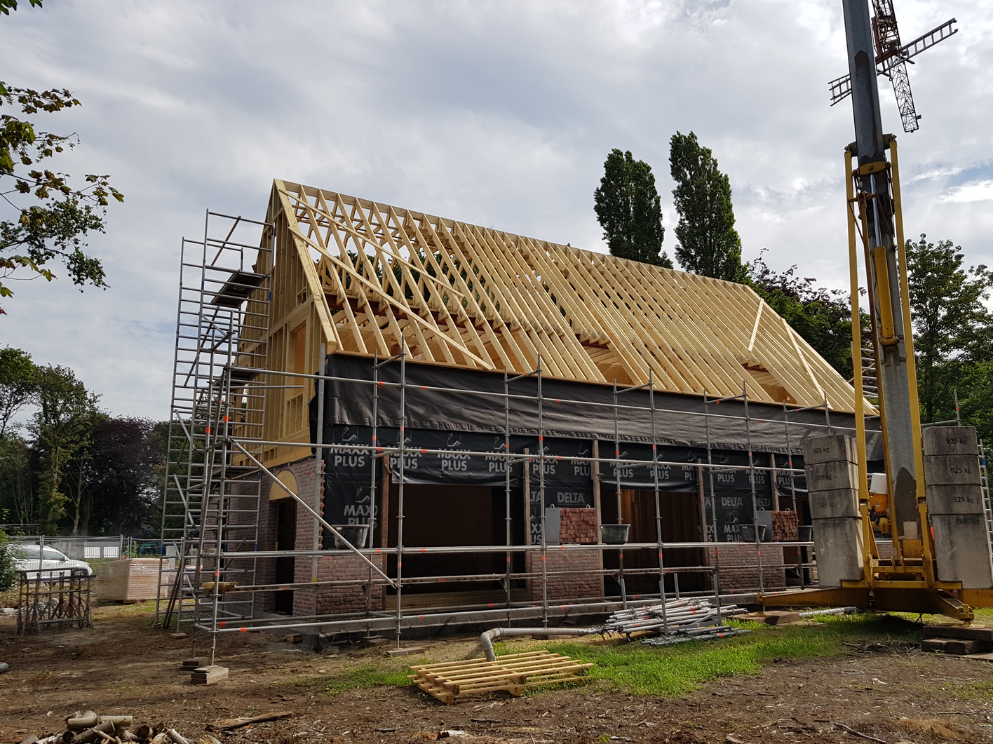 Opbouw houtskelet voor geïsoleerde woning met puntdak voor klant uit Oost Vlaanderen